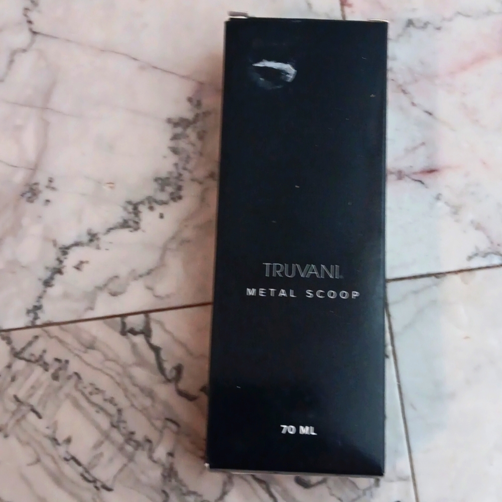 NEB Truvani gold metal scoop